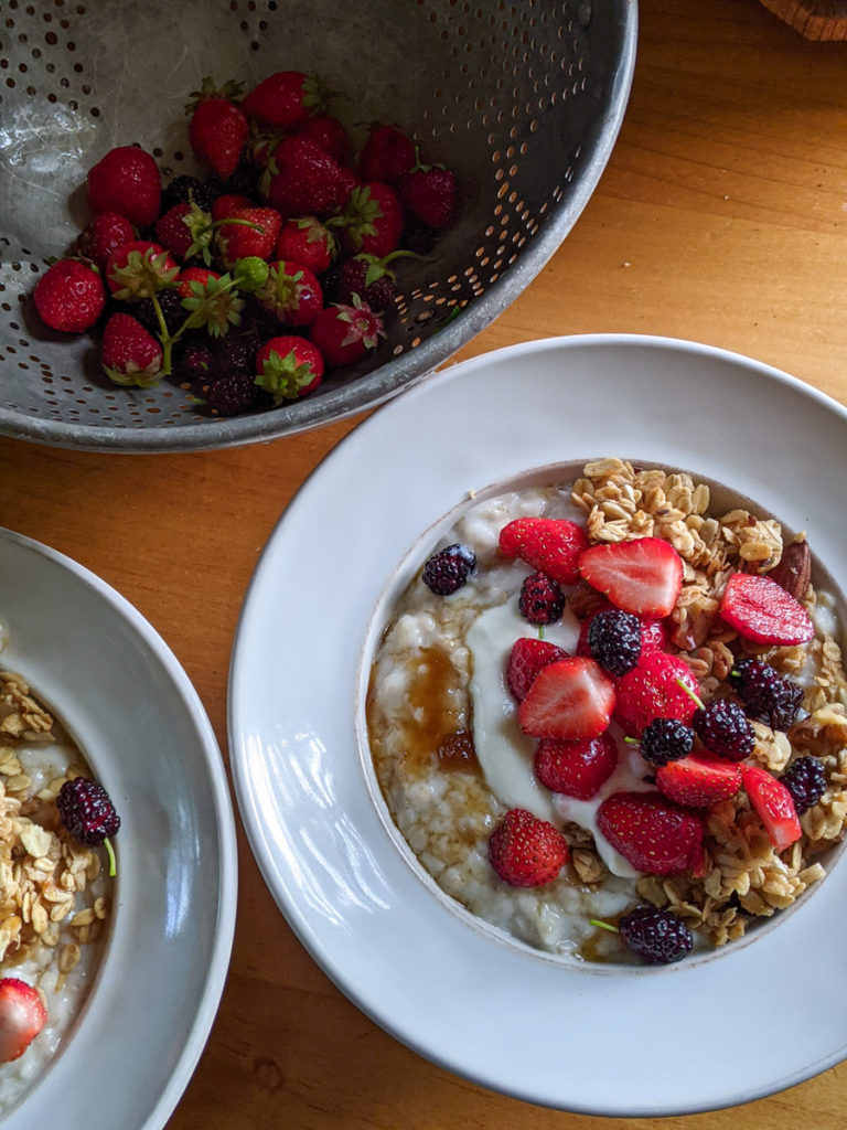 Crockpot Steel Cut Oatmeal with fresh strawberries