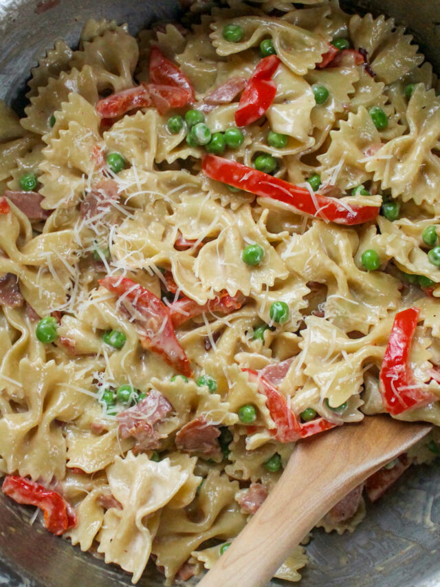 Creamy Farfalle Pasta with Prosciutto and Peas