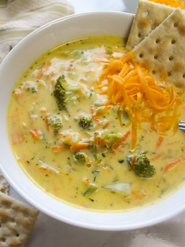 Cheesy Broccoli Zucchini Soup