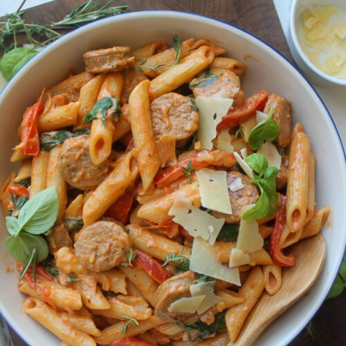 Creamy tomato spinach pasta with Italian pink sauce.