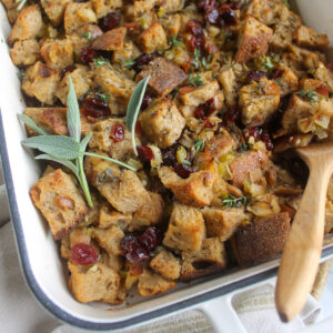 Bread stuffing with cranberry, apple, sage and thyme leaves.