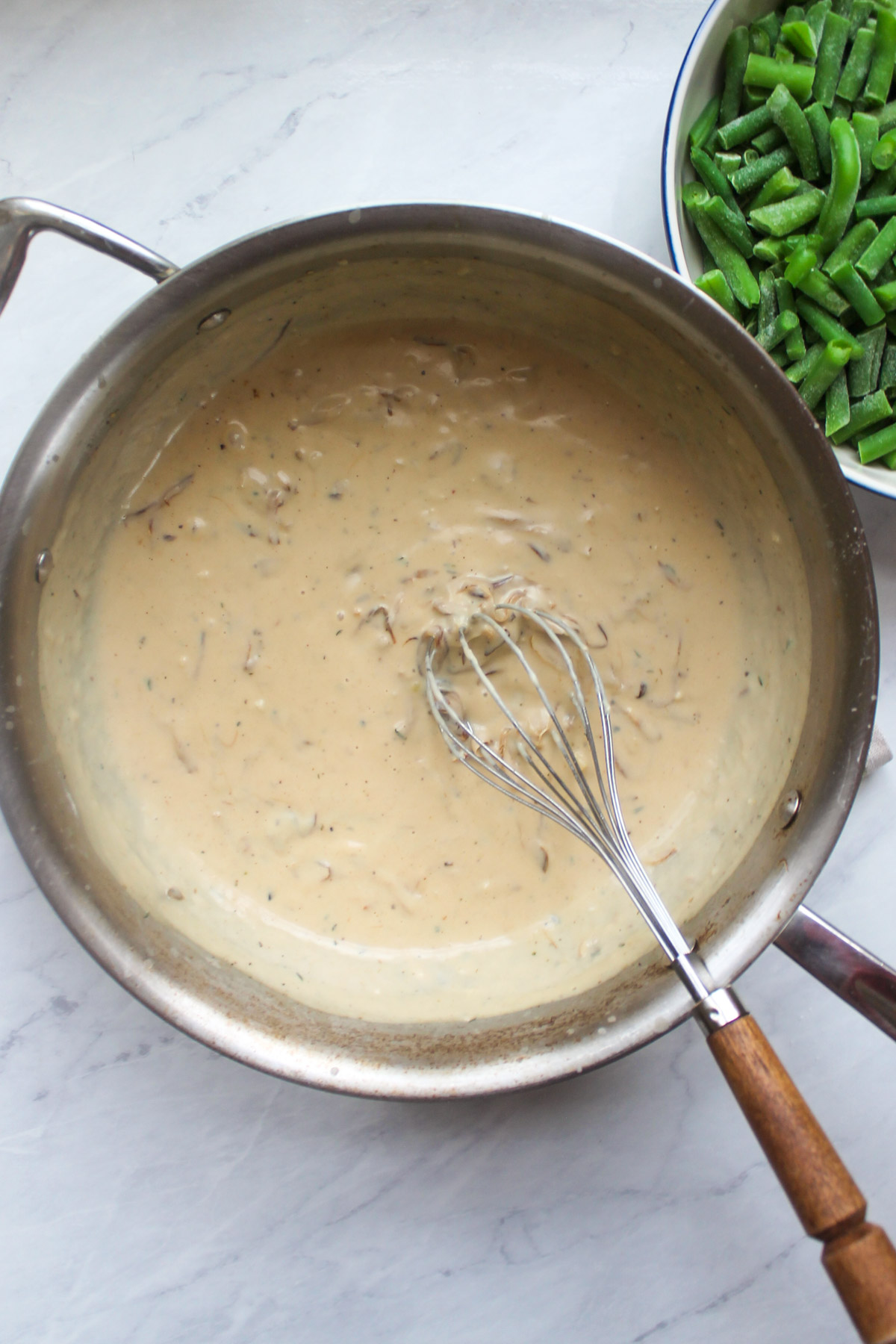 A creamy thickened milk sauce with caramelized onions.