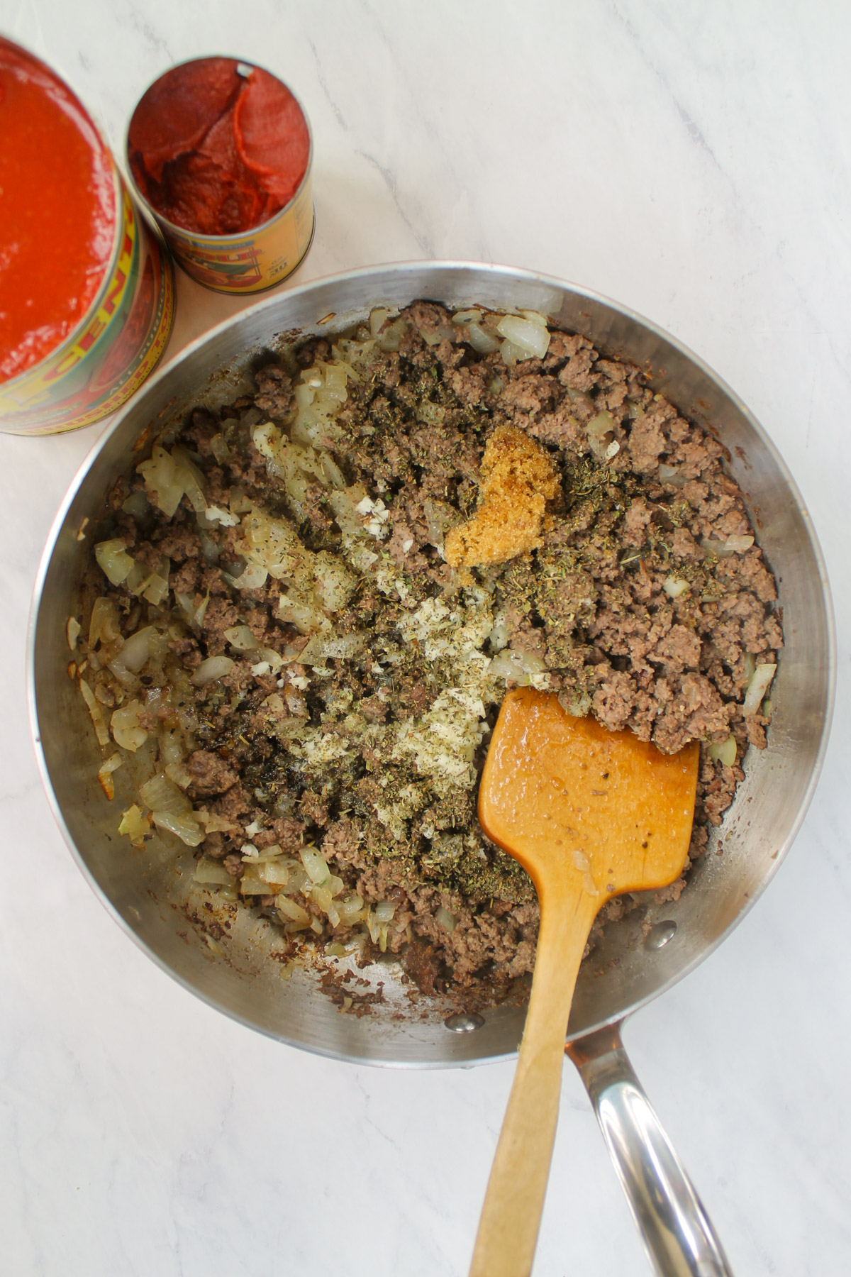 Fully cooked browned beef with onion, garlic and seasoning.